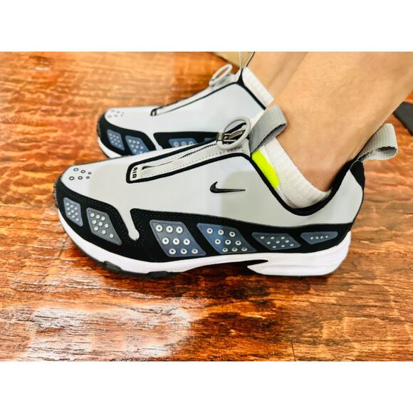 Women's Air Max SNDR Silver and Anthracite sz 6 - Picture 2 of 10